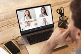Online-Konferenz (Bild von freepik.com)